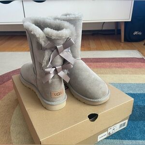 UGG Women's Light Gray Bailey Bow II Boots size 10
